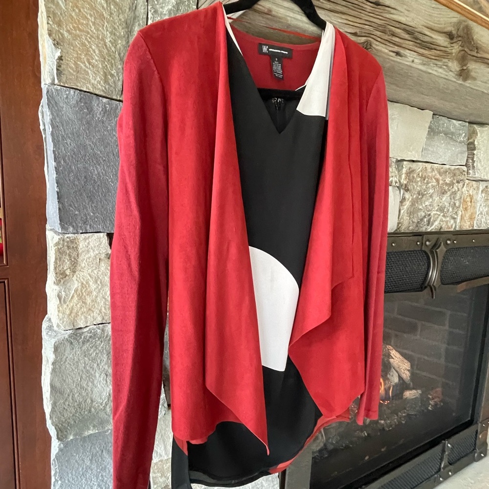 Sleeveless dress tunic and lightweight flutter topper